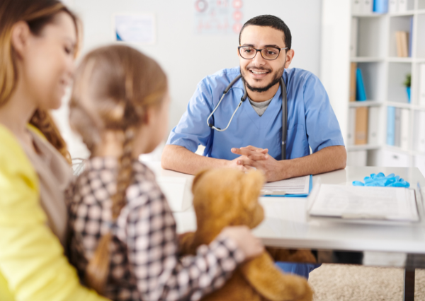 小児科の先生と患者