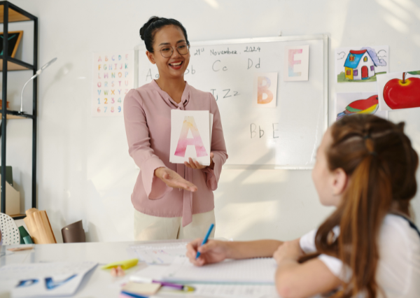 言語聴覚士と子どものトレーニングの様子