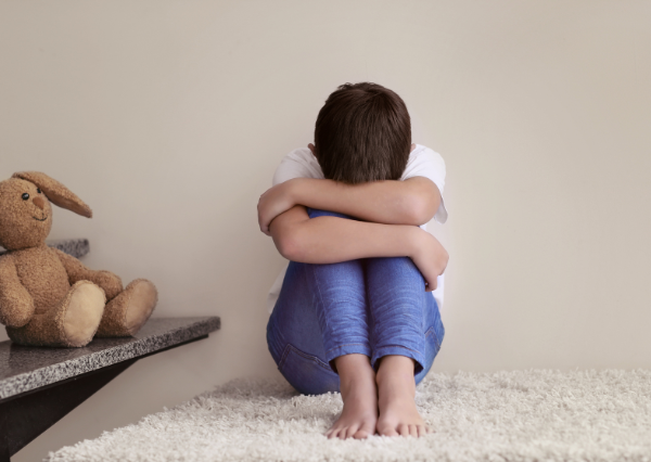 落ち込んでいる子ども