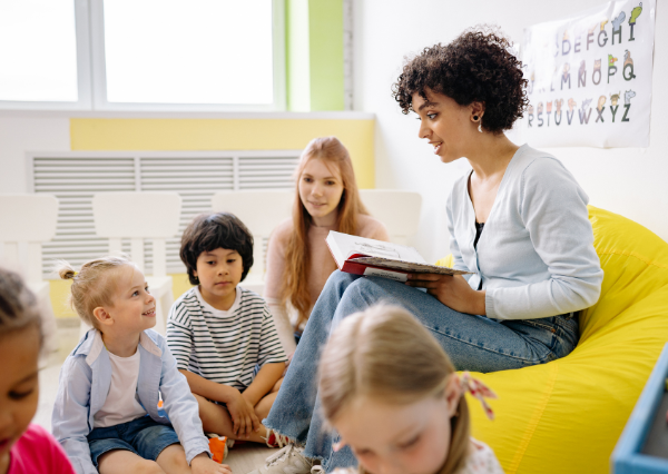 クラスで学ぶ様子