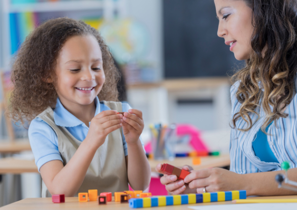 頑張って学んでいる子ども