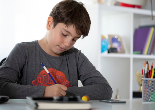 勉強がはかどっている子ども